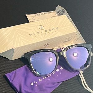 Blenders BRAND NEW in box Raven style sunglasses.